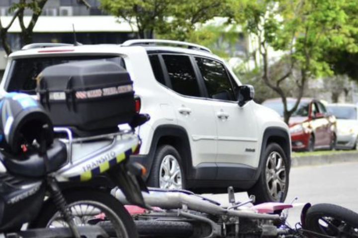 Motoqueiro que foi esm4gad0 por caminhão no Aleixo estava a caminho do trabalho; veja vídeo