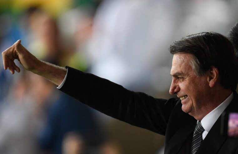 Presidente Bolsonaro comemora queda do preço e prevê gasolina ‘mais barata do mundo’