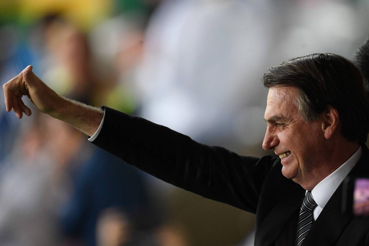 Presidente Bolsonaro comemora queda do preço e prevê gasolina ‘mais barata do mundo’