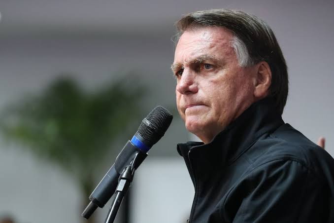 Presidente Bolsonaro pede que as autoridades tomem todas as providências cabíveis sobre o crime ocorrido em Foz
