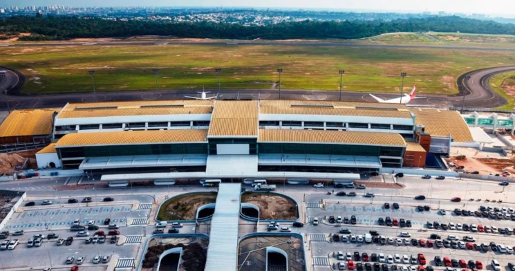 Pista de pouso do Aeroporto de Manaus é interditada após pneu de avião estourar