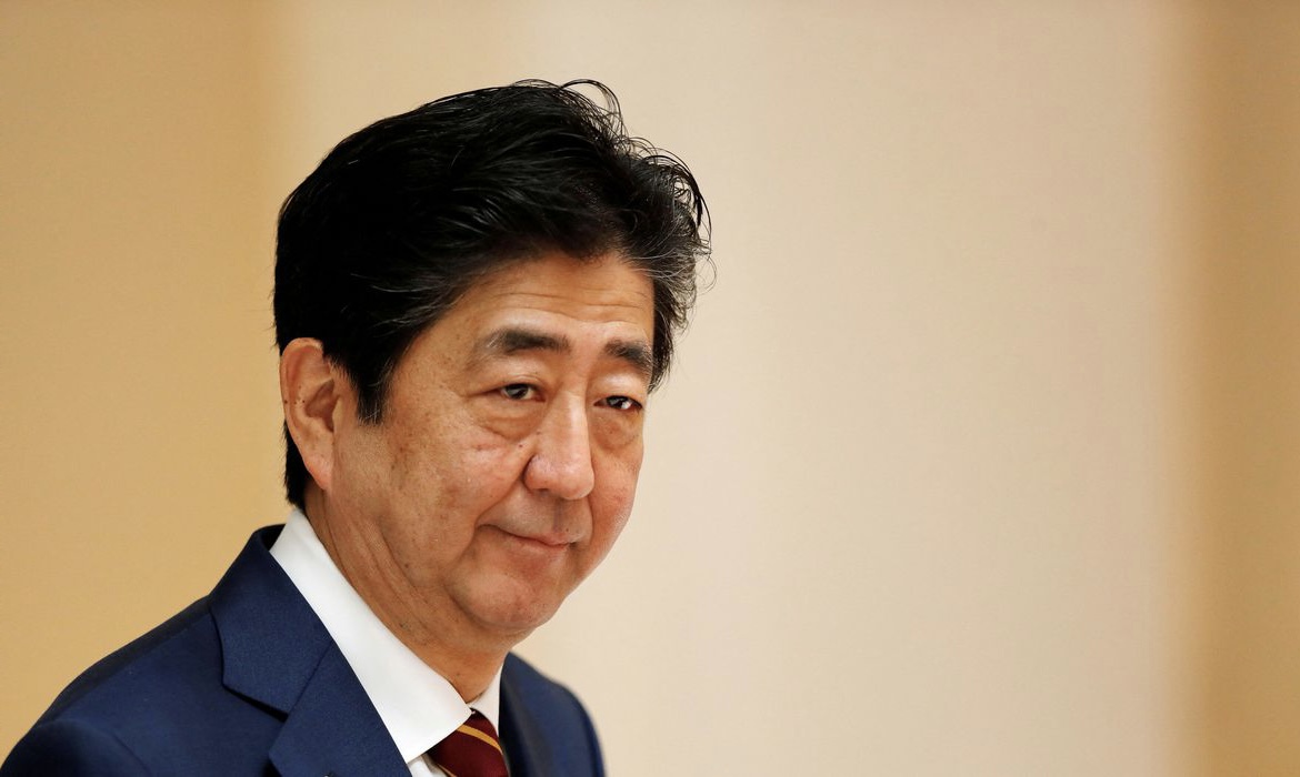 Ex-ministro assassinado durante comício é sepultado em Tóquio