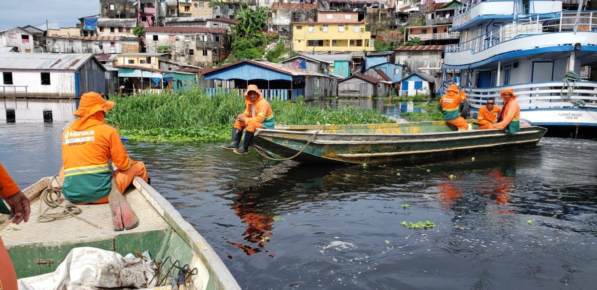 Prefeitura realiza mais uma ação de limpeza no igarapé do Educandos
