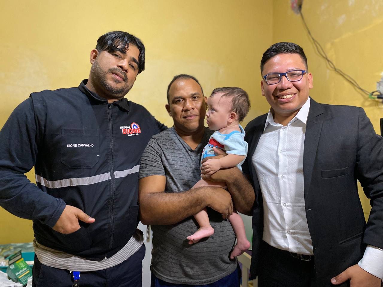 Gêmeos com paralisia cerebral recebe ajuda do Vereador Dione Carvalho para viabilizar tratamento