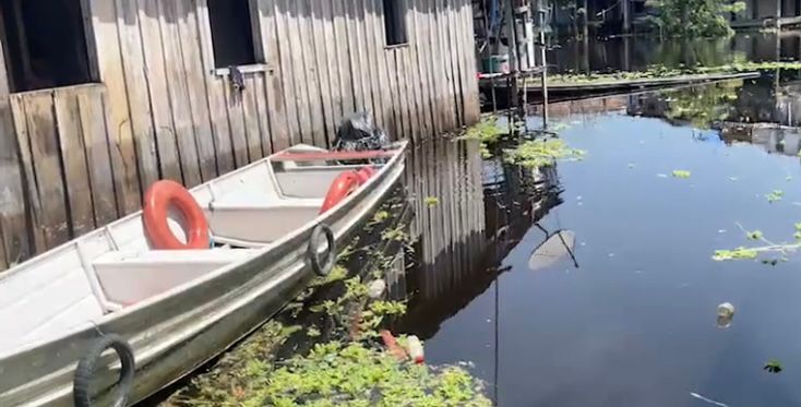 Urgente: corpo de homem é encontrado boiando em igarapé no Centro de Manaus