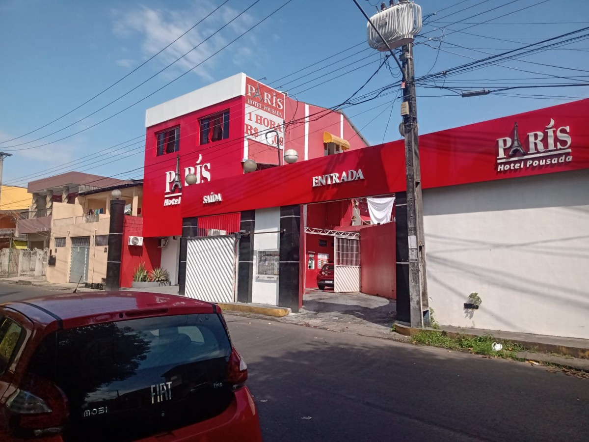 Homem é encontrado morto após entrar com amigos na Pousada Paris, do Coroado