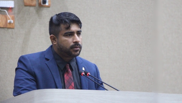 Vereador Dione Carvalho cobra melhorias no atendimento do Instituto da Mulher Dona Lindu, em Manaus