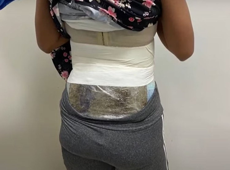Mulher é presa em aeroporto ao tentar embarcar para Manaus com drogas coladas ao corpo