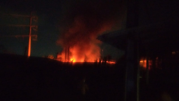 13 famílias ficam desabrigadas após incêndio devastar casas em Manaus￼