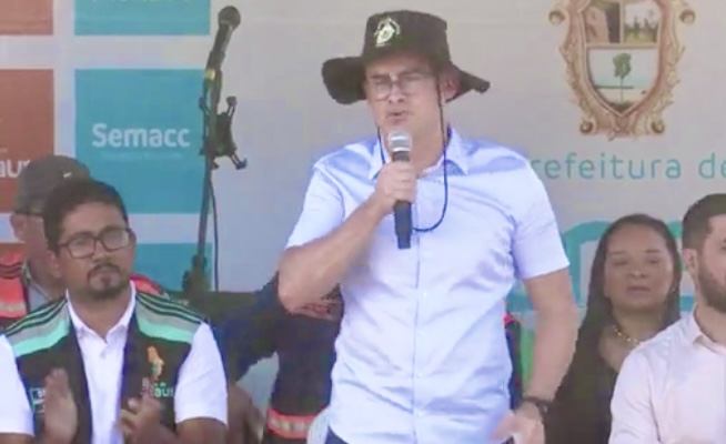 Prefeito David Almeida assina ordem de serviço para a reforma da feira municipal do Mundo Novo