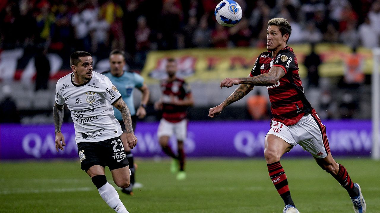 Duelo Flamengo x Corinthians define 1º semifinalista da Libertadores