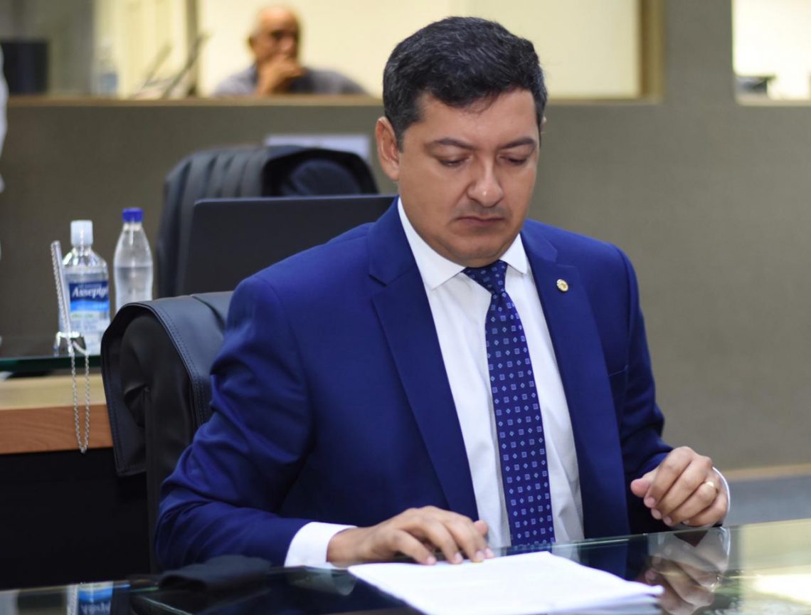 Felipe Souza propõe que pessoas com Esclerose Lateral Amiotrófica possam ter seus direitos assegurados no estado