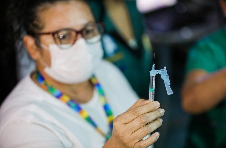 Mais de 1,5 milhão de pessoas não completaram esquema vacinal contra covid em Manaus