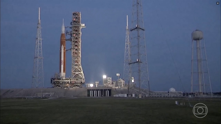 Foguete que levará astronautas à lua fará voo teste nos próximos dias