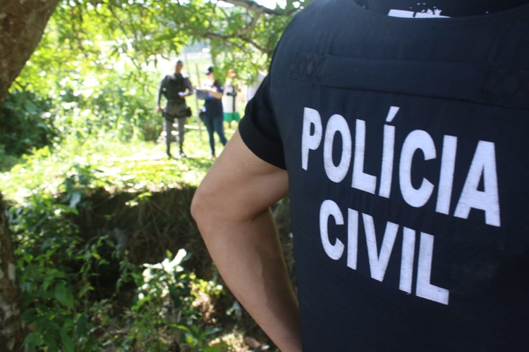 Homem que teve pescoço dilacerado em horta levou tiros e mais de 20 facadas em Manaus