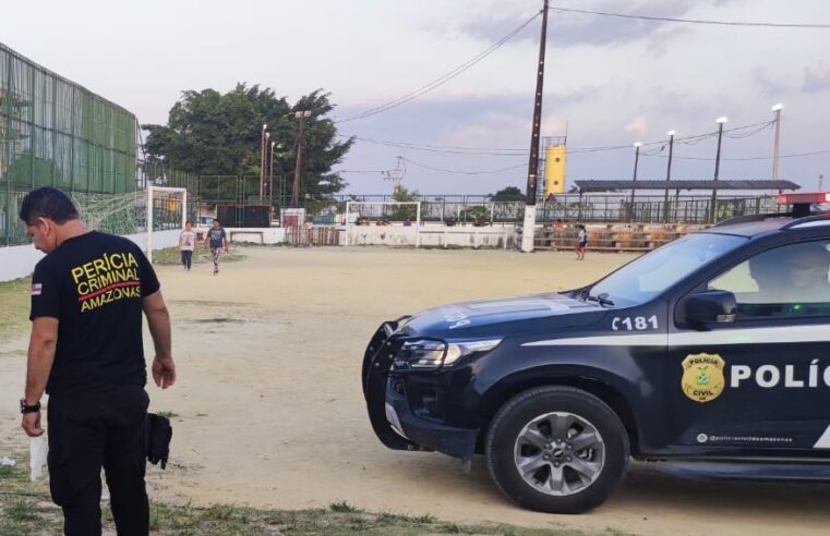 Homem é executado e jogado dentro de campo de futebol na Cidade Nova