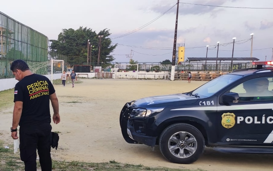 Homem é executado e jogado dentro de campo de futebol na Cidade Nova