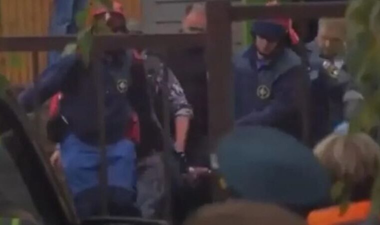 Atirador mata 13 pessoas em escola e deixa 20 feridos