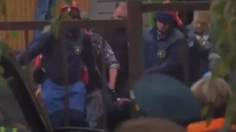 Atirador mata 13 pessoas em escola e deixa 20 feridos