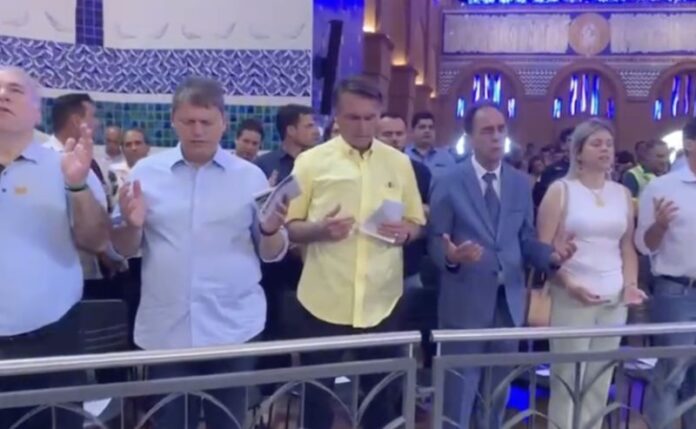 Padre após ida de Bolsonaro a Aparecida: “Não é dia de pedir voto”