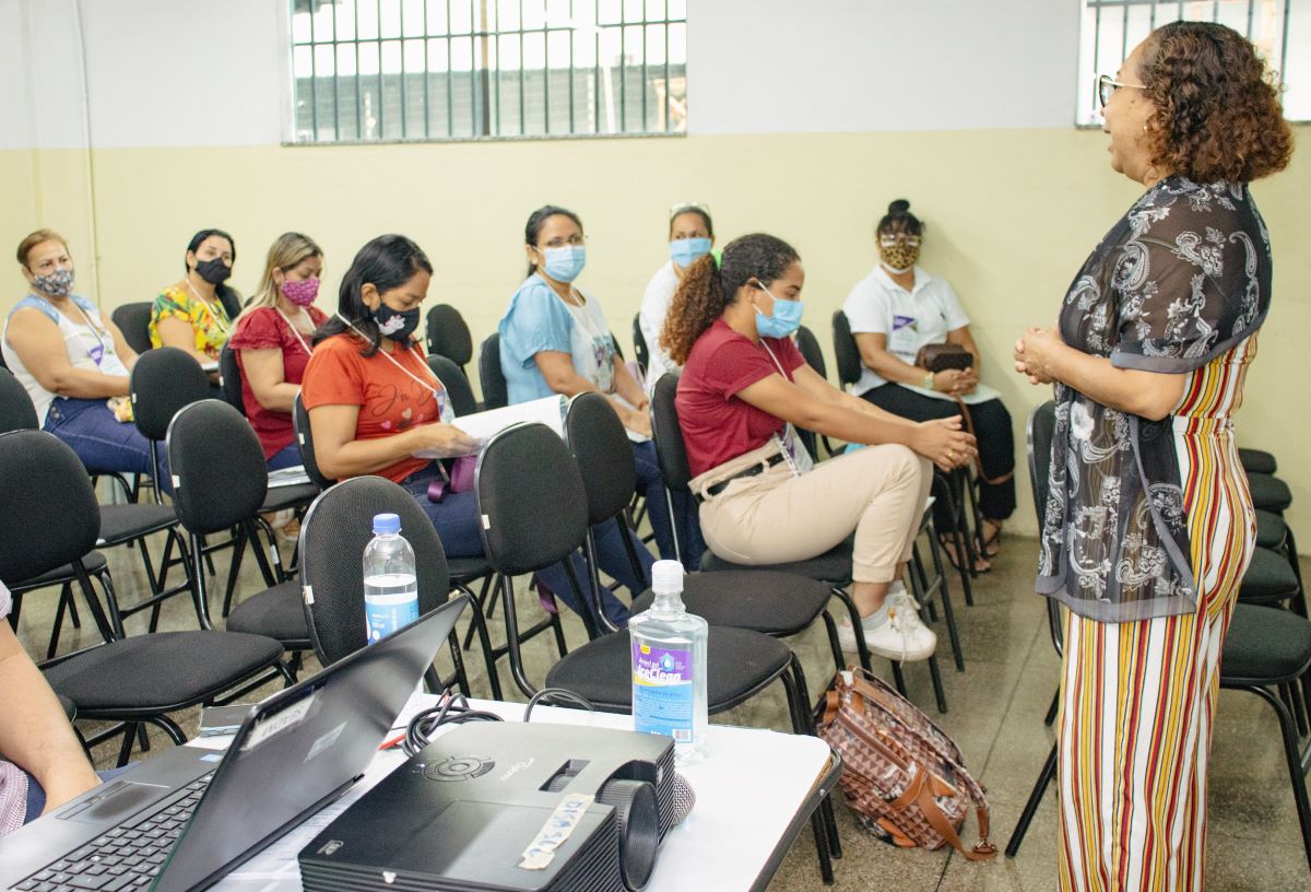 Prefeitura de Manaus inicia cursos informais de cuidador de idosos nas zonas Leste e Rural