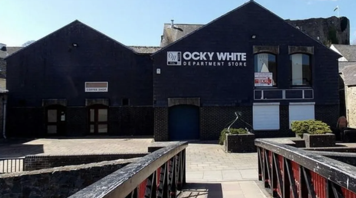 Restos humanos de mais de 240 pessoas são encontrados em loja de departamentos