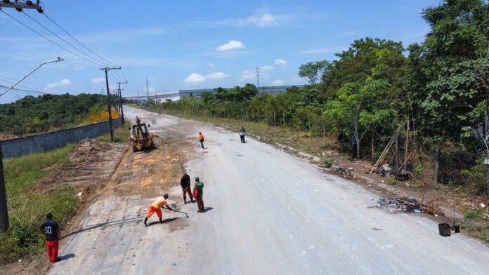 Prefeitura de Manaus intensifica serviços de recomposição asfáltica no Distrito Industrial 2