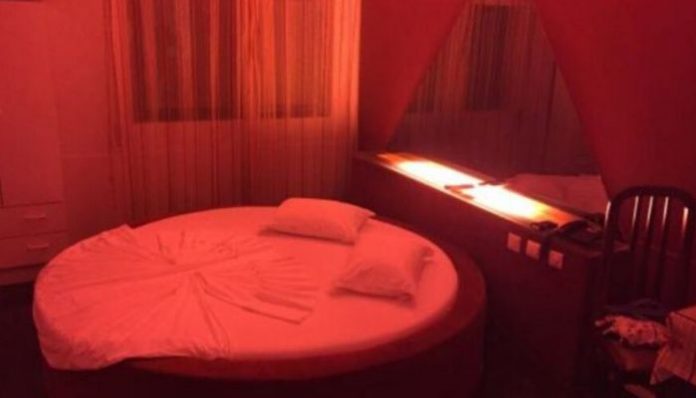 Idoso de 72 anos morre em motel na companhia de mulher de 31 anos