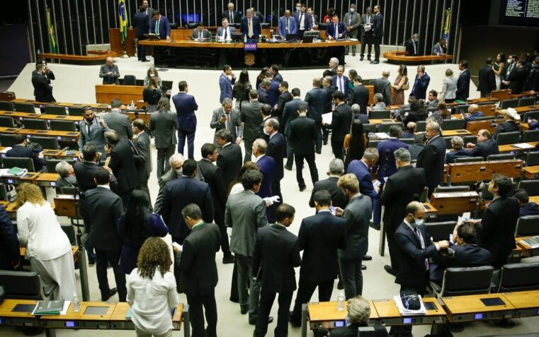 Câmara pode votar Projeto de Lei que pune pesquisas eleitorais falsas