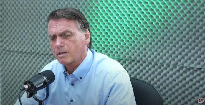 YouTube retira do ar live em que Bolsonaro afirma que ‘pintou um clima’ em visita a meninas venezuelanas