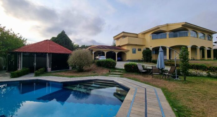 PF cumpre mandados de prisão em condomínios de luxo em Manaus