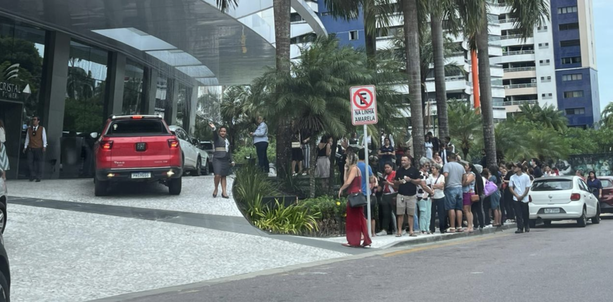 Fogo causa pânico e correria no Cristal Tower, ao lado do Manauara; veja vídeos