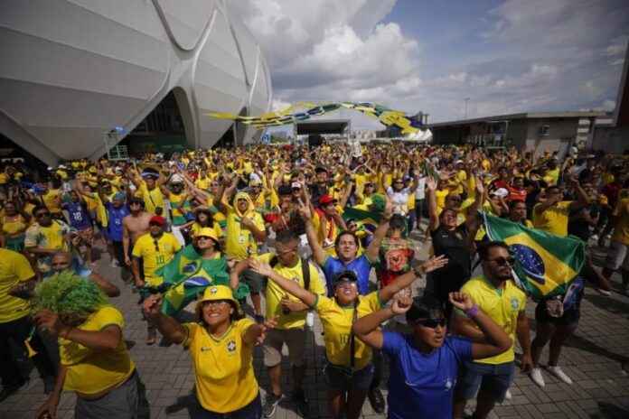 Calor e animação marcam segundo dia do ‘Copa na Arena’ com vitória da seleção brasileira