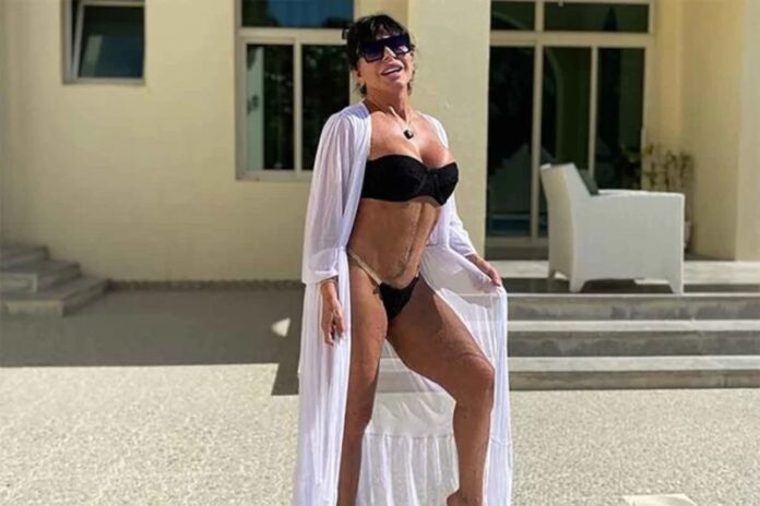 No Qatar, Gretchen usa biquíni e é alertada sobre as leis do país