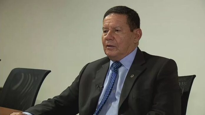 Não adianta mais chorar, nós perdemos o jogo, diz Mourão