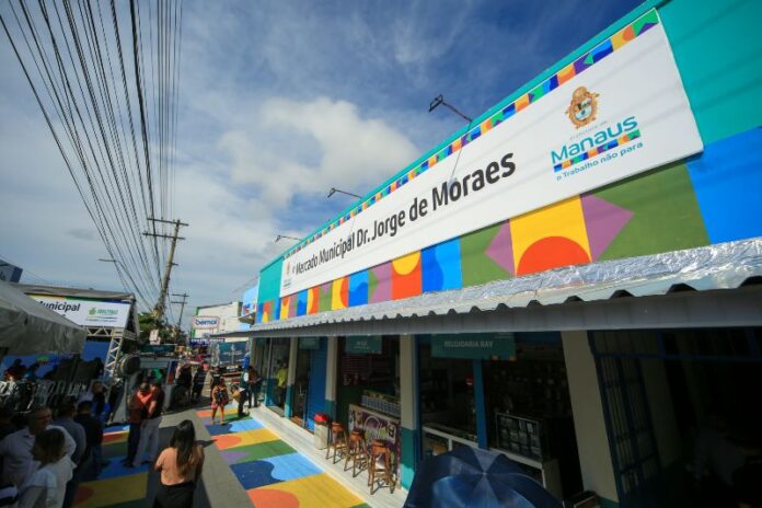 David Almeida entrega mercado municipal Dr. Jorge de Moraes reformado