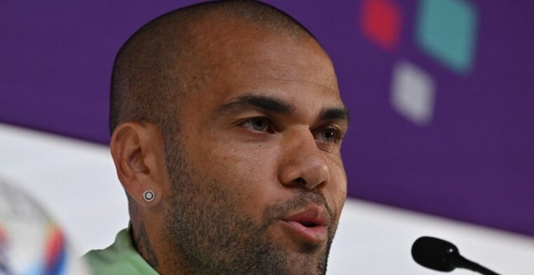 Dani Alves rebate críticas sobre sua convocação e ironiza: ‘Serei o melhor pandeirista’