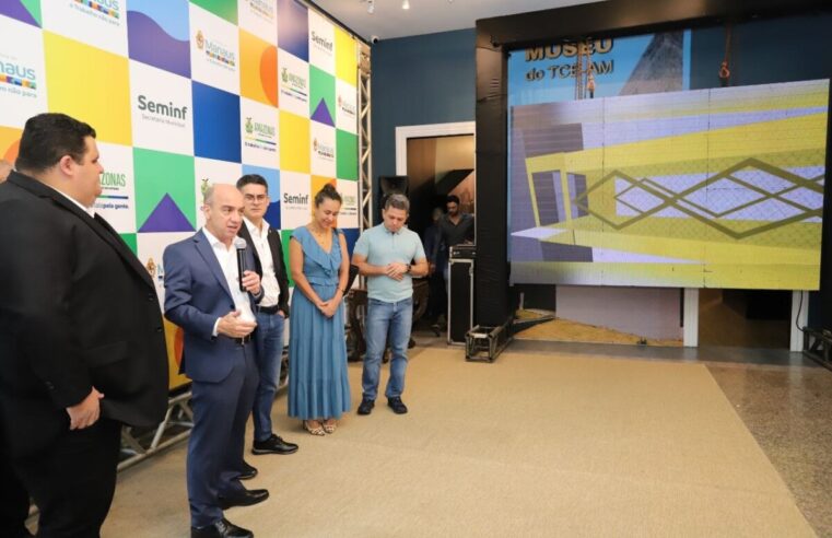 Prefeito de Manaus assina ordem de serviço para construção da passarela em frente ao TCE-AM