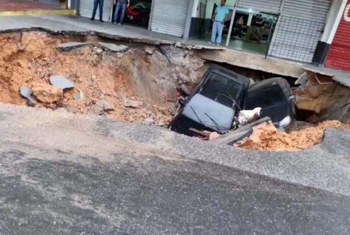 Prefeitura registra 39 ocorrências de trânsito e defesa civil durante chuva em Manaus