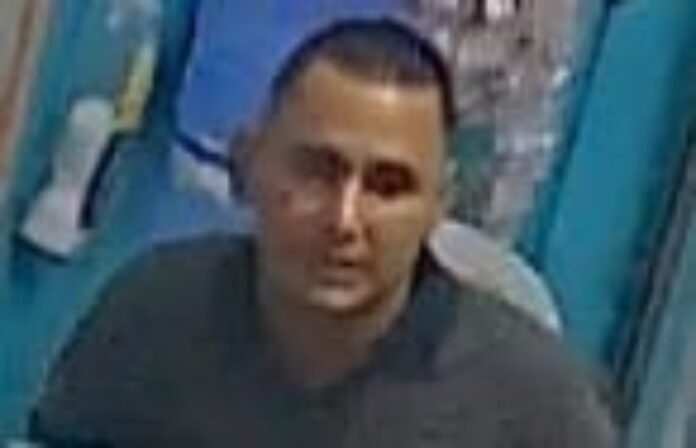 PC divulga imagem de homem envolvido em roubo à loja de assistência técnica, em Manaus