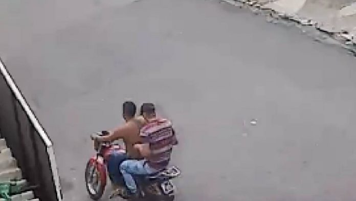 Uber Moto e passageira são assaltados no fim de corrida na zona leste da capital amazonense