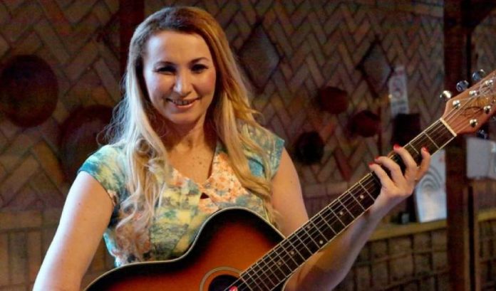 Compositora de ‘Saga de um Vaqueiro’ e ‘Meu Vaqueiro, meu peão’ morre aos 50 anos