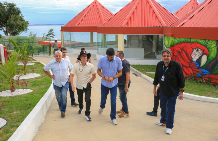 Prefeito David Almeida vistoria andamento das obras do Local Casa de Praia