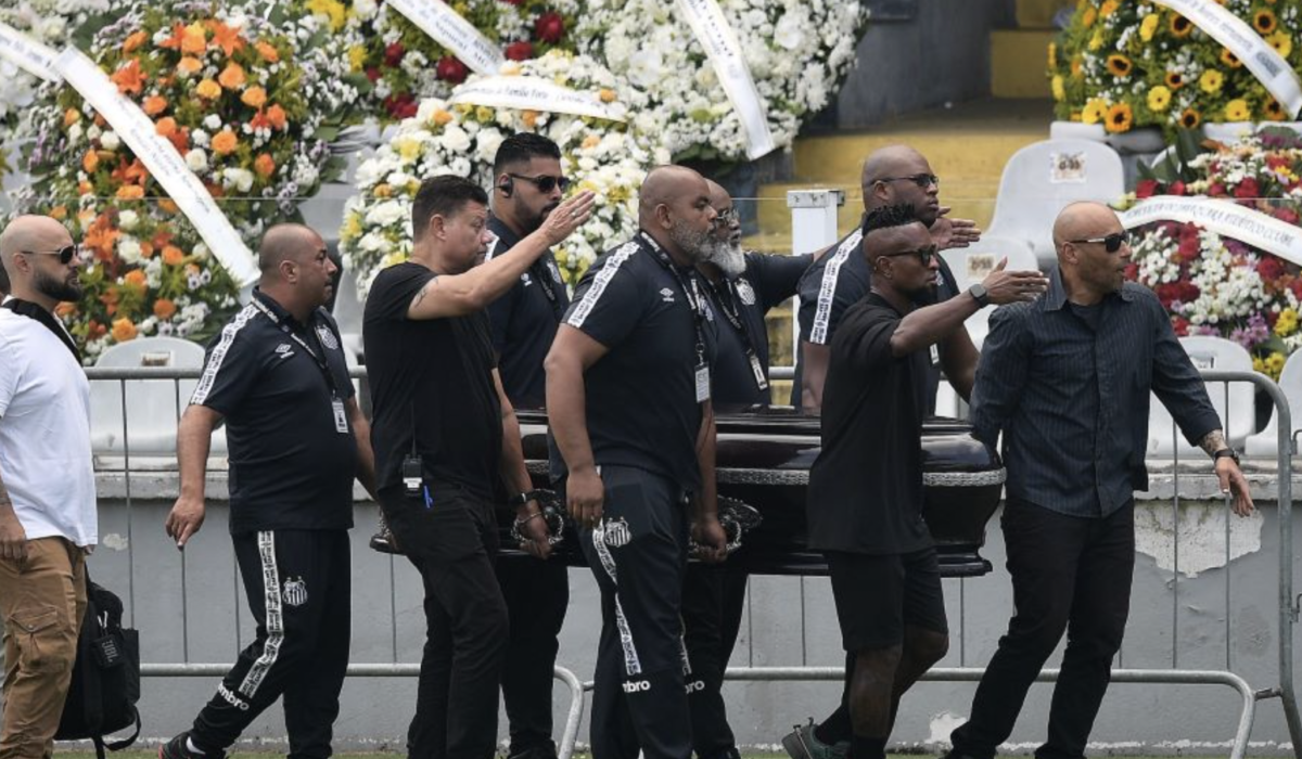 Corpo do Rei Pelé começa a ser velado em São Paulo; veja
