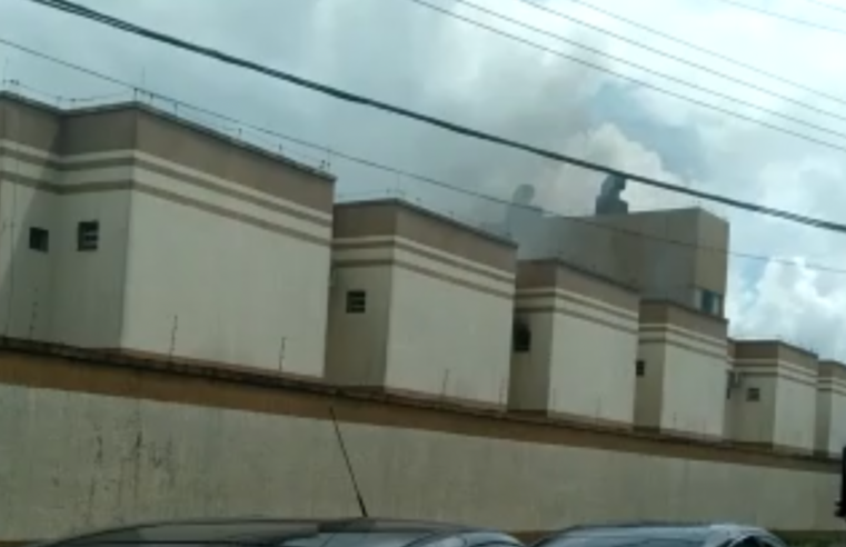 Motel Diplomata pega fogo e precisa ser evacuado às pressas em Manaus; veja vídeo