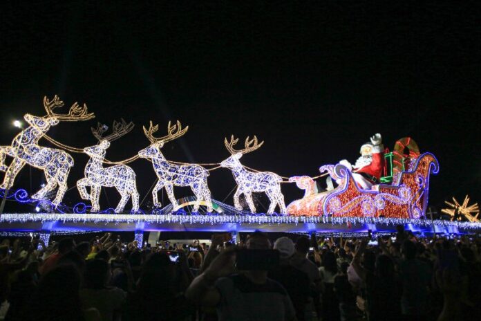 Decoração natalina feita pela Prefeitura de Manaus na Ponta Negra tem últimos dias de visitação