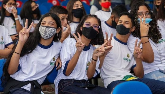 Cadastro de gratuidade e meia-passagem aos estudantes da rede pública é automático pelo sistema, alerta Prefeitura de Manaus