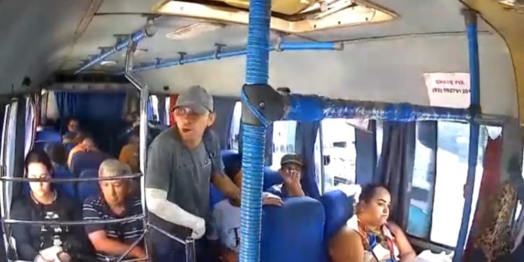 Vídeo: ladrão de micro-ônibus é preso em Manaus