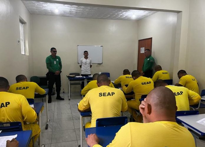Mais de 700 detentos realizam provas do Enem em unidades prisionais do Amazonas