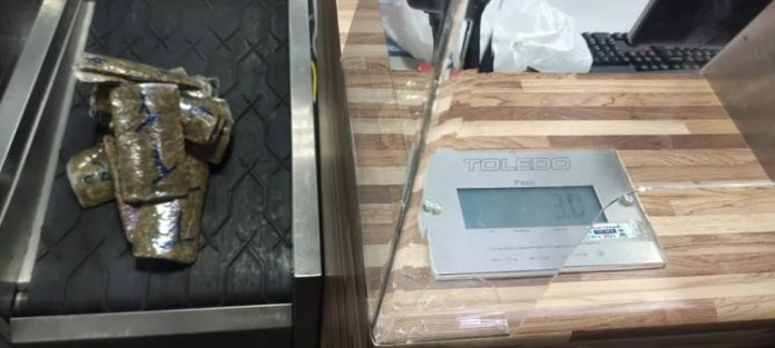 Homem é preso ao tentar embarcar com drogas em aeroporto de Manaus